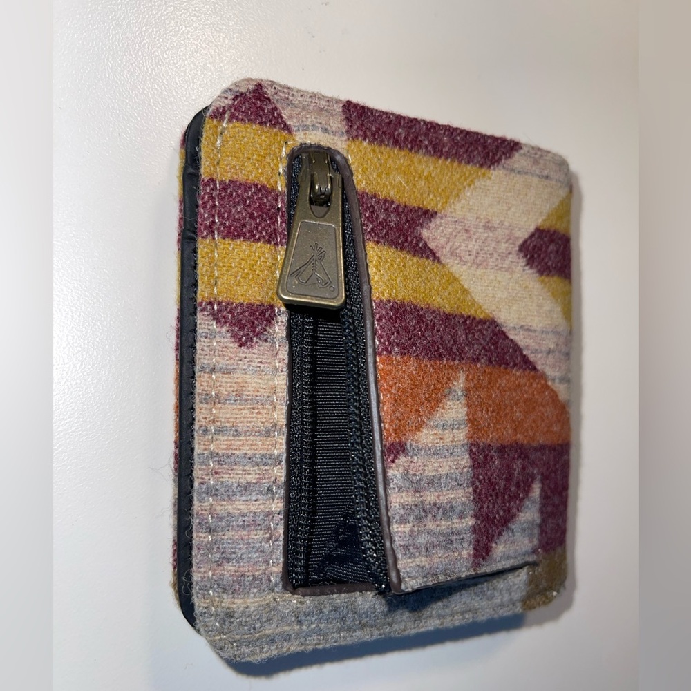 Pendleton Wool Patterned Wallets. - Picture 5 of 6